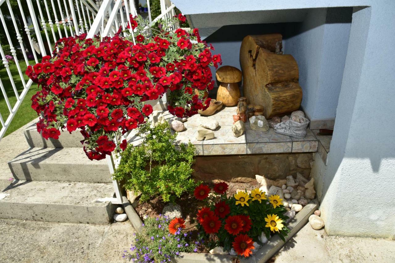 Apartment Blumen Oase Mikulic Malinska Exterior foto